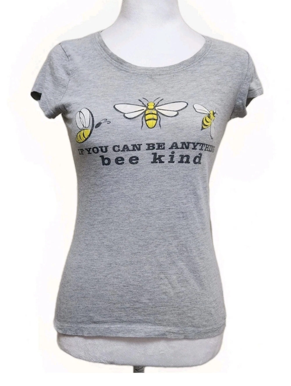 Y2K Baby Tee Wound Up “If You Can Be Anything Bee Kind” Graphic Shirt Size Small